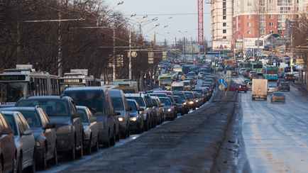 В центре Минска после закрытия моста появились пробки. Как объезжать с утра?