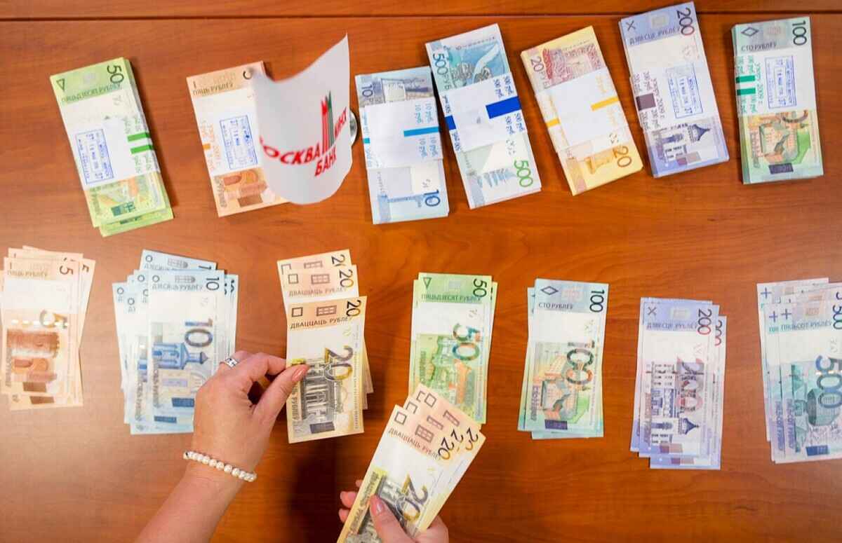 До 24 тысяч рублей в месяц. Белорусов позвали на работу с "президентской" зарплатой. Кому готовы столько платить?