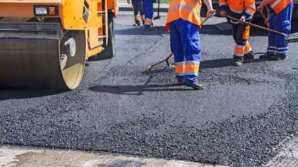 В Мингорисполкоме назвали 10 улиц, где решили полностью заменить дорожное покрытие в 2025 году