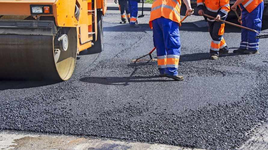 В Мингорисполкоме назвали 10 улиц, где решили полностью заменить дорожное покрытие в 2025 году