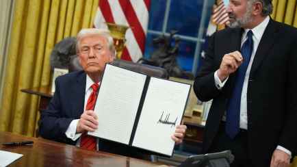 Трамп ввел 25%-ные пошлины на весь импорт стали и алюминия в США