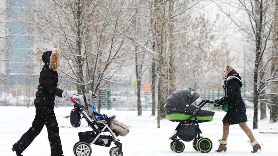 Учитывается ли декрет при назначении пенсии? В Минтруда Беларуси разъяснили нюансы
