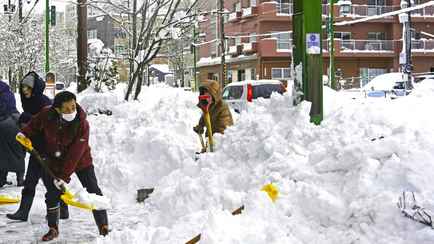 «Мир сошёл с ума…» — В Японии за 12 часов выпало 120 сантиметров снега