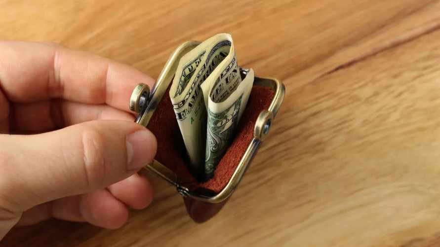 Евро в Беларуси рухнул до минимума за 15 месяцев, а доллар — за 5. Какого максимума достиг российский рубль?