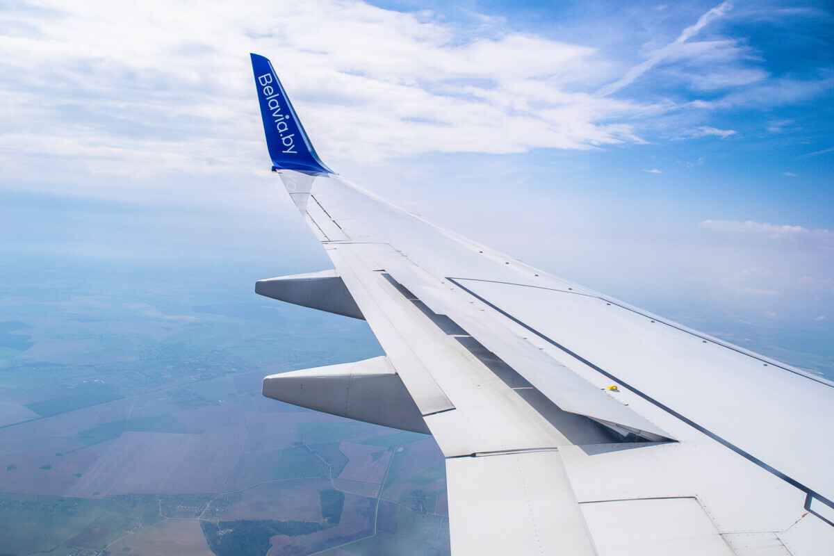 "Для тех, кто летит через Минск" - "Белавиа" объявила скидку 50% на билеты по 7 маршрутам