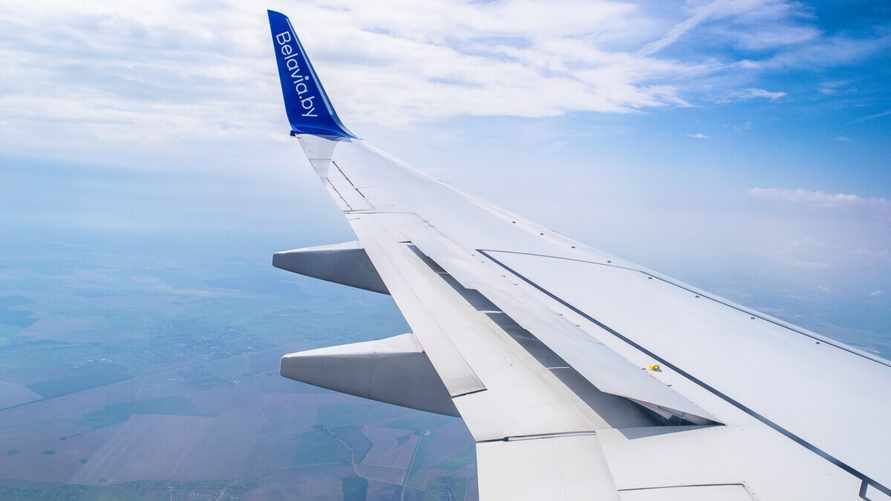 "Для тех, кто летит через Минск" - "Белавиа" объявила скидку 50% на билеты по 7 маршрутам