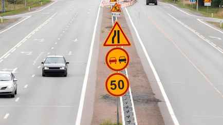 ГАИ Минщины на один день разрешила парковку вдоль части МКАД-2. В чём причина?