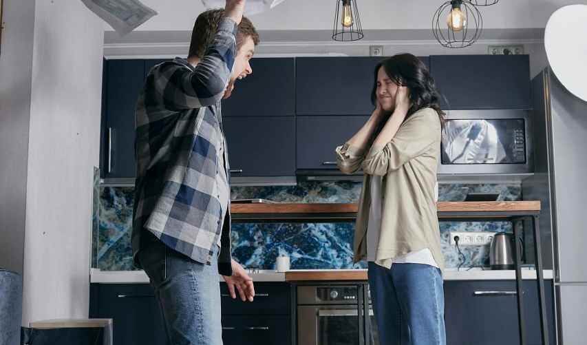 По мнению психолога, молодые пары легко отпускают отношения, если чувствуют, что эти отношения тормозят их и выматывают. Фото Pexels