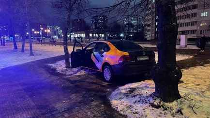 В Минске каршеринговое авто врезалось в машину и в дерево
