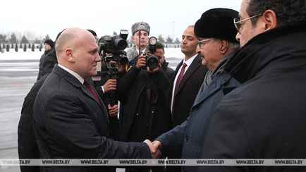 Тертель встретил прилетевшего в Беларусь командующего Ливийской национальной армией