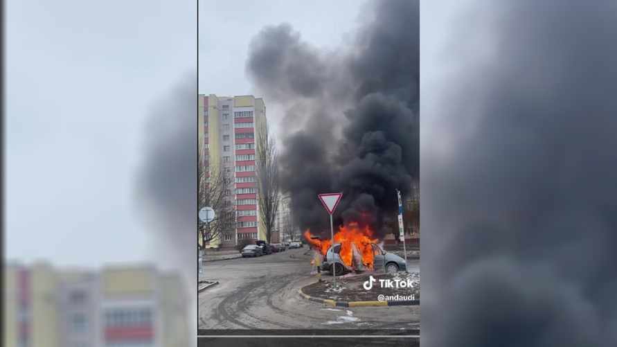 В Гомеле автомобиль горел открытым пламенем