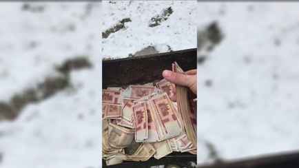 «Когда хочешь шашлыка…» — Тиктокер бросил в мангал старые белорусские купюры. Комментаторы такой розжиг не одобрили