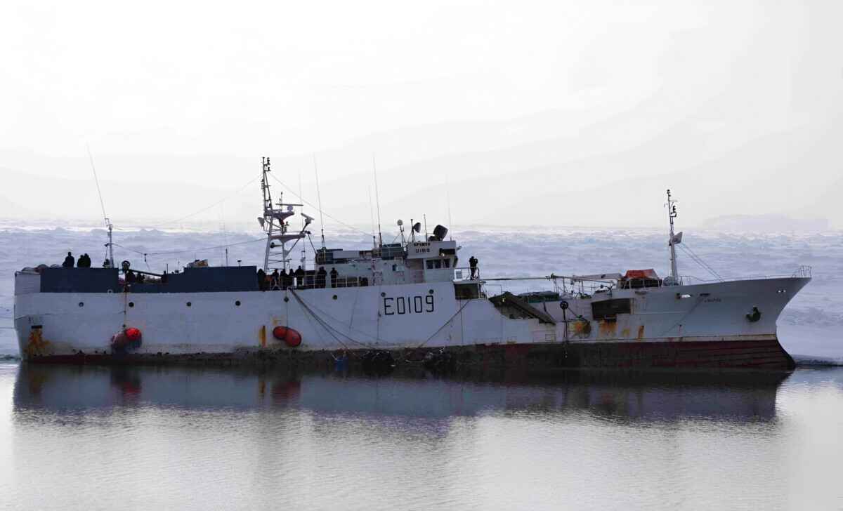 Российский рыболовецкий катер "Спарта"