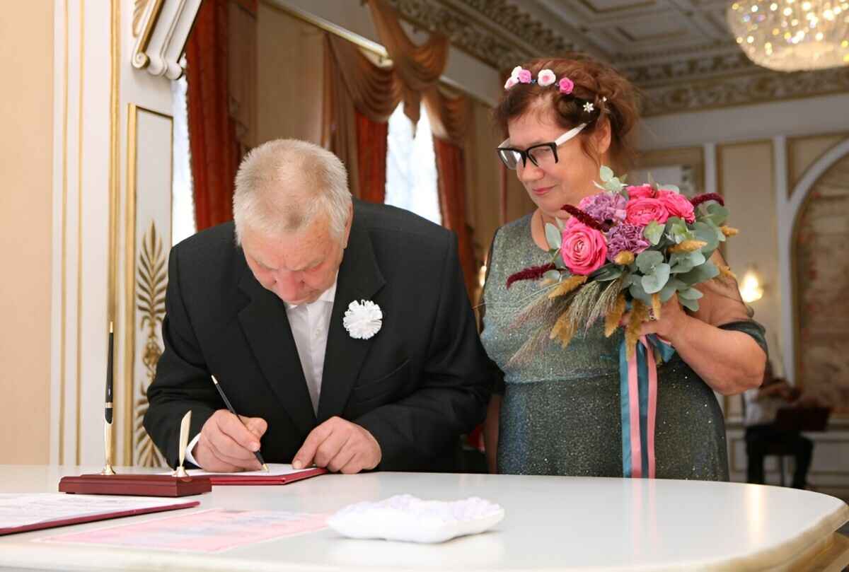 В Госдуме России предложили ввести выплаты парам, которые прожили в браке 30 и более лет. Сколько?