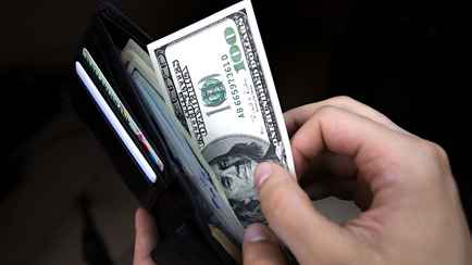 Доллар в Беларуси откатился до минимума за 2 месяца, а валюта РФ взлетела до максимума за 120 дней. Что с евро?