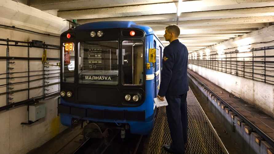 Зарплата до 3800 рублей. Минский метрополитен позвал на работу более 400 белорусов. Какие вакансии предложил?
