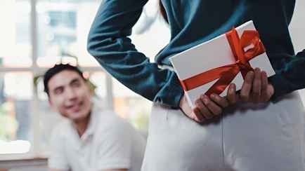 «Мыльно-рыльное, трусы и носки — не комильфо» — Спросили у белорусов, какие подарки хотят на 23 февраля