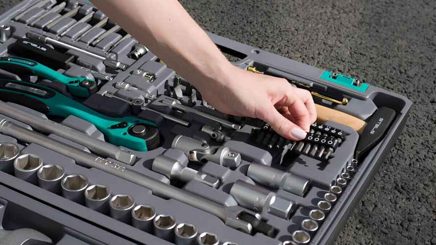 Набор каких-нибудь инструментов посчитали хорошим подарком сразу несколько респондентов Telegraf.news. Фото: bigam.ru