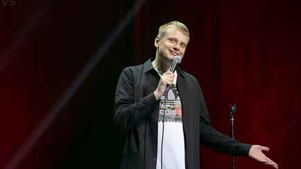 КГБ Беларуси внёс комика Славу Комиссаренко в список террористов