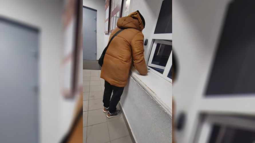 "Меня даже уволили" - Минский таксист привез пассажира в милицию. Почему тот не хотел выходить из машины?