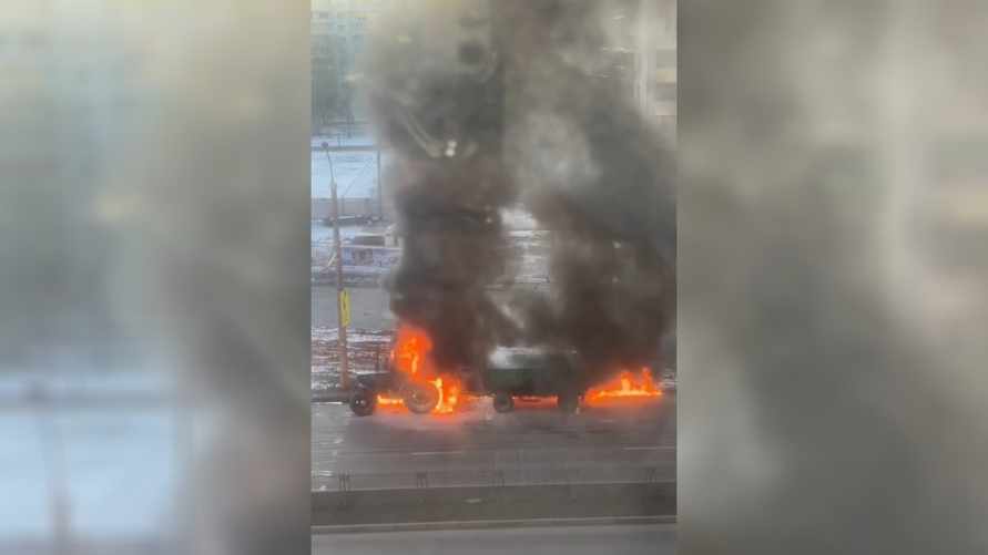 В Минске на дороге загорелся трактор с прицепом