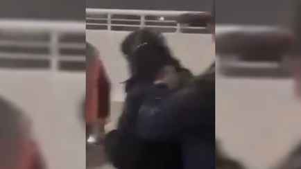 Экс-президента Грузии Зурабишвили забросали яйцами в Тбилисском аэропорту