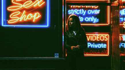 МАРТ предложил запретить продавать продукцию сексуального назначения несовершеннолетним белорусам