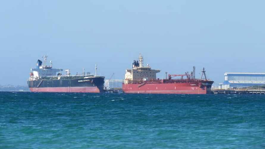 У России возникли проблемы с хранением нераспроданной нефти – Bloomberg