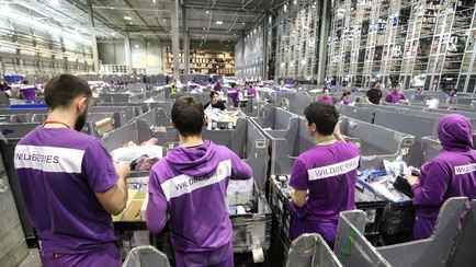 «Кто-то заклеивает уши пластырем» — Сотрудник склада Wildberries в Беларуси рассказал об условиях работы. Что ответили в компании?