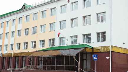 Под Добрушем директор била главбуха 2 месяца. Но судить будут не только за это