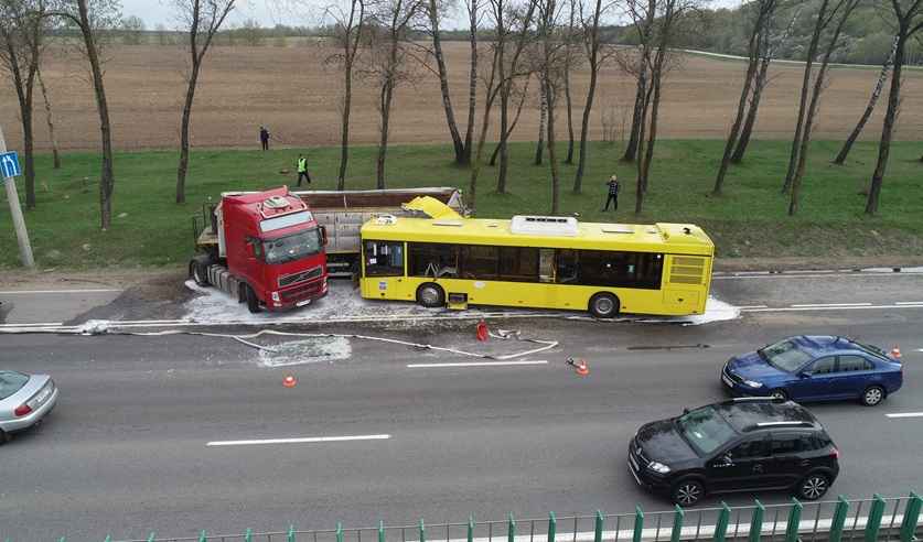 Сел за руль без очков, обстоятельств не помнит. СК обвинил водителя автобуса в ДТП под Минском с 51 пострадавшими