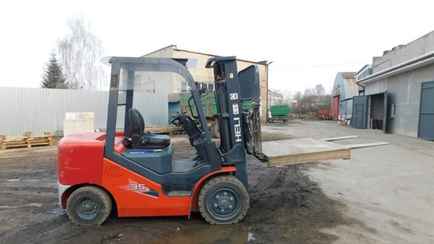 В Слуцке погрузчик наехал на электромонтера — он погиб