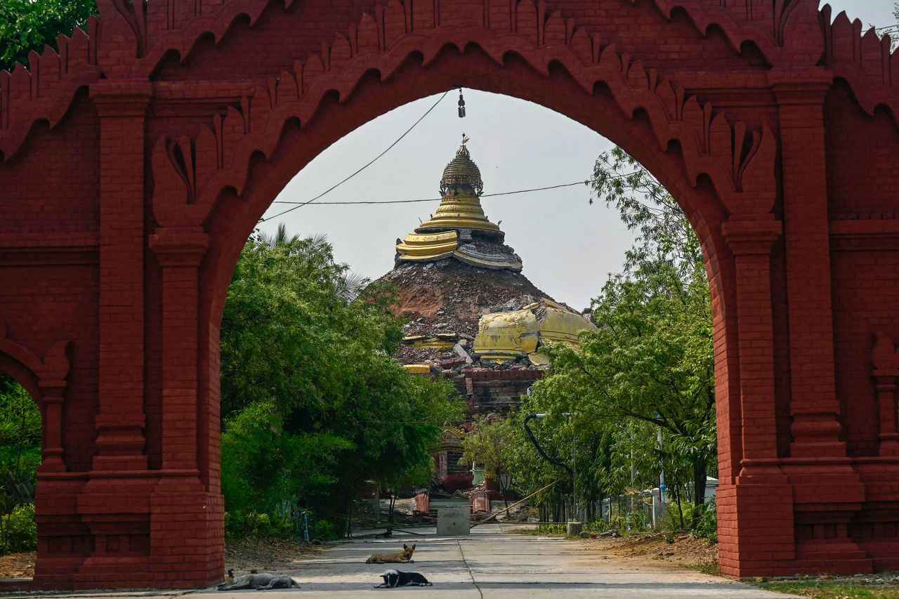 Беларусь отправила на помощь пострадавшей от землетрясения Мьянме кинологов и десятки спасателей