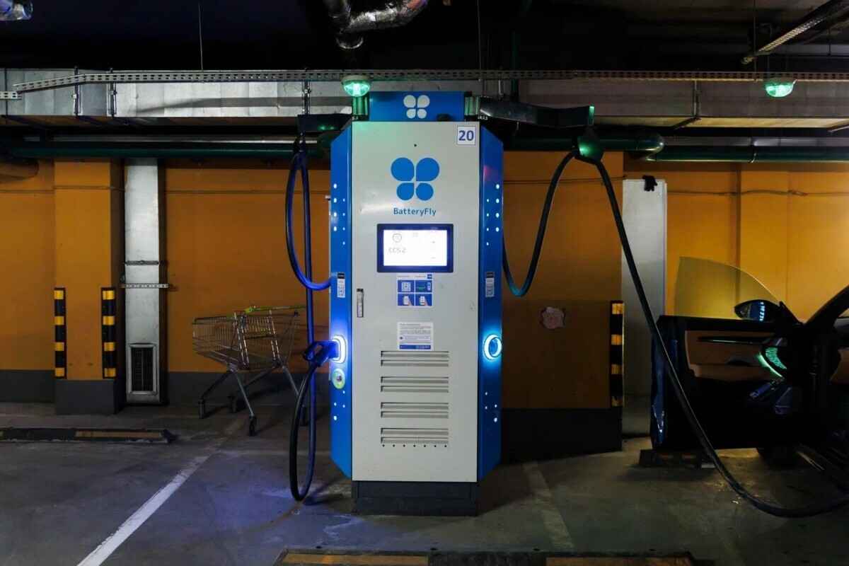 На станциях зарядки электромобилей в Минске решили ввести плату за простой