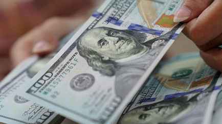 Доллар и евро снова сдали позиции в Беларуси. На сколько и какого курса ждать дальше?