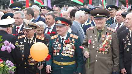 Совмин утвердил матпомощь ко Дню победы не только ветеранам. Кому из белорусов пообещали от 1500 до 5000 рублей?