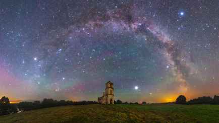 Луна в красном, Сатурн без колец и Утренняя звезда. Белорусский астрофотограф раскрыл главные астрономические события 2025 года