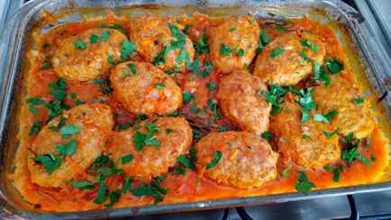 Надоело заворачивать фарш в капусту? Даём «быстрый» рецепт ленивых голубцов