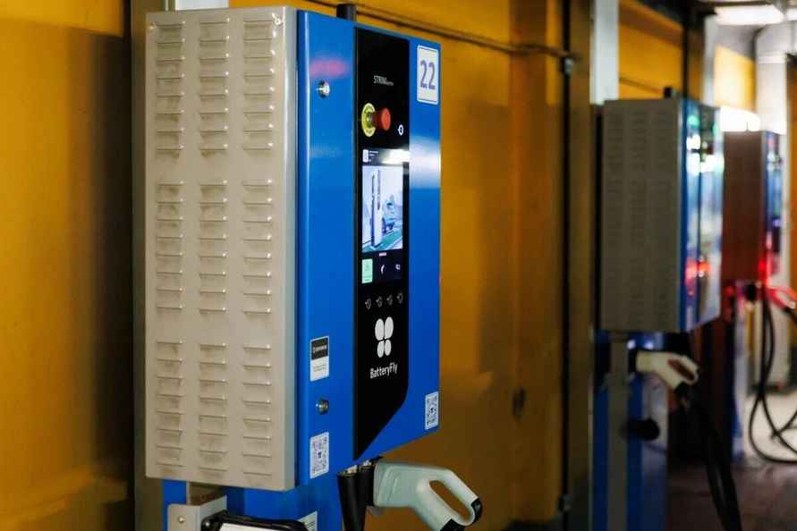 На станциях зарядки электромобилей в Минске решили ввести плату за простой