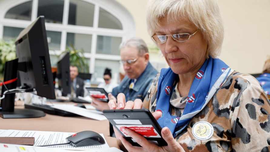 В трудовом законодательстве Беларуси есть понятие «предпенсионеры». Кто относится и на что могут рассчитывать?