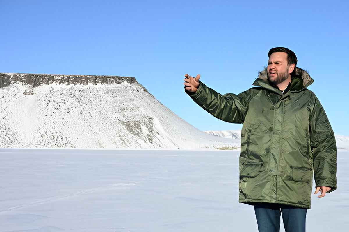 Вице-президент США пригрозил Гренландии "вторжением" России и Китая