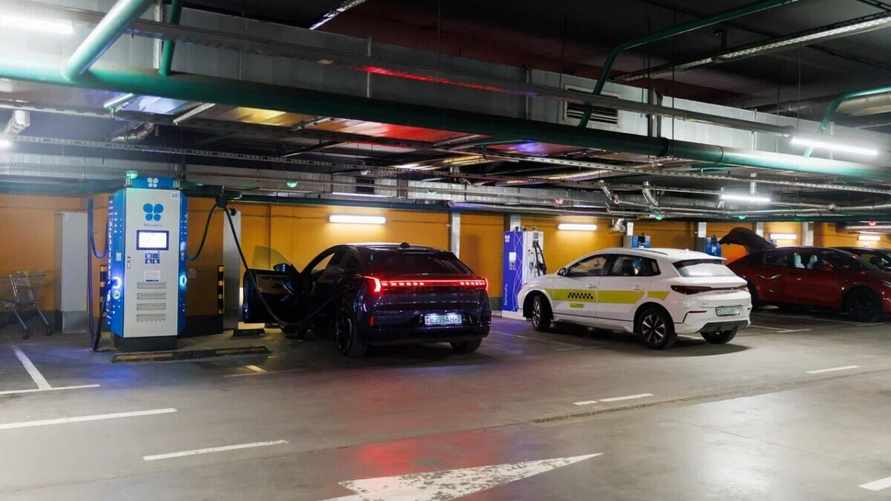 На станциях зарядки электромобилей в Минске решили ввести плату за простой