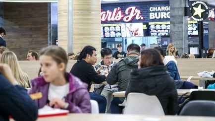 Санэпидслужба проверила фудкорты Минска. Какие нарушения нашли на 70% объектов?