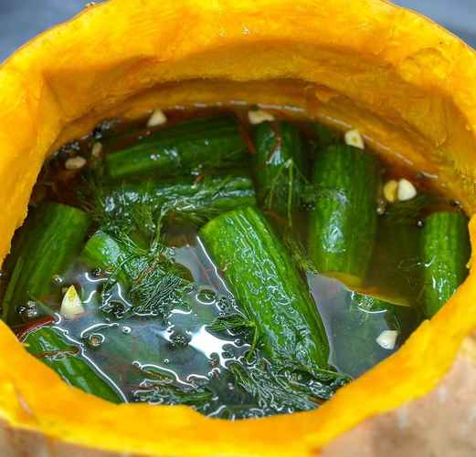 Маринование огурцов в тыкве, фото: Владислава Дорошко
