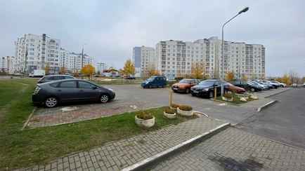 Можно ли купить место на парковке во дворе многоэтажки? Юрист ответил белорусам