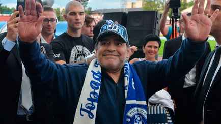 В Аргентине начался суд над медиками Диего Марадоны. Их обвинили в непредумышленном убийстве легенды футбола