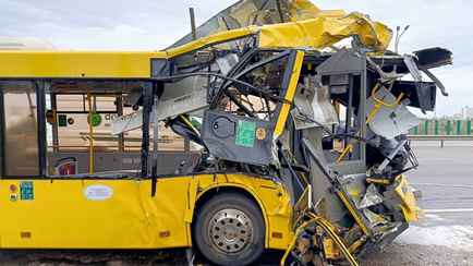 Сел за руль без очков, обстоятельств не помнит. СК обвинил водителя автобуса в ДТП под Минском с 51 пострадавшими