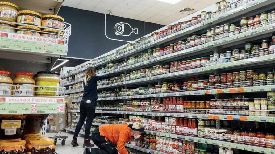 Доля продаж белорусских товаров в Беларуси упала до минимума за 10 лет. В МАРТ собрали производителей и сети на совещание