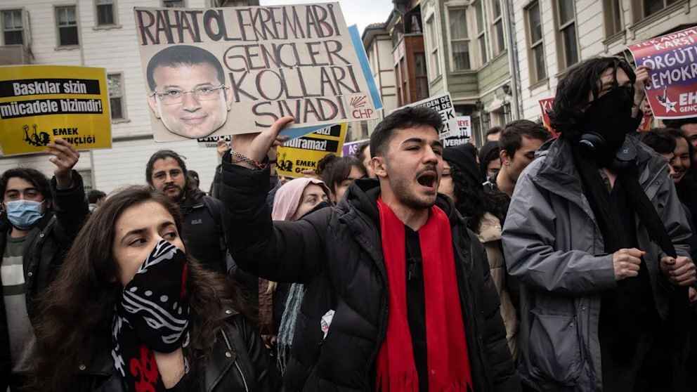 В Турции разгорелись крупнейшие за 10 лет протесты. Что известно?