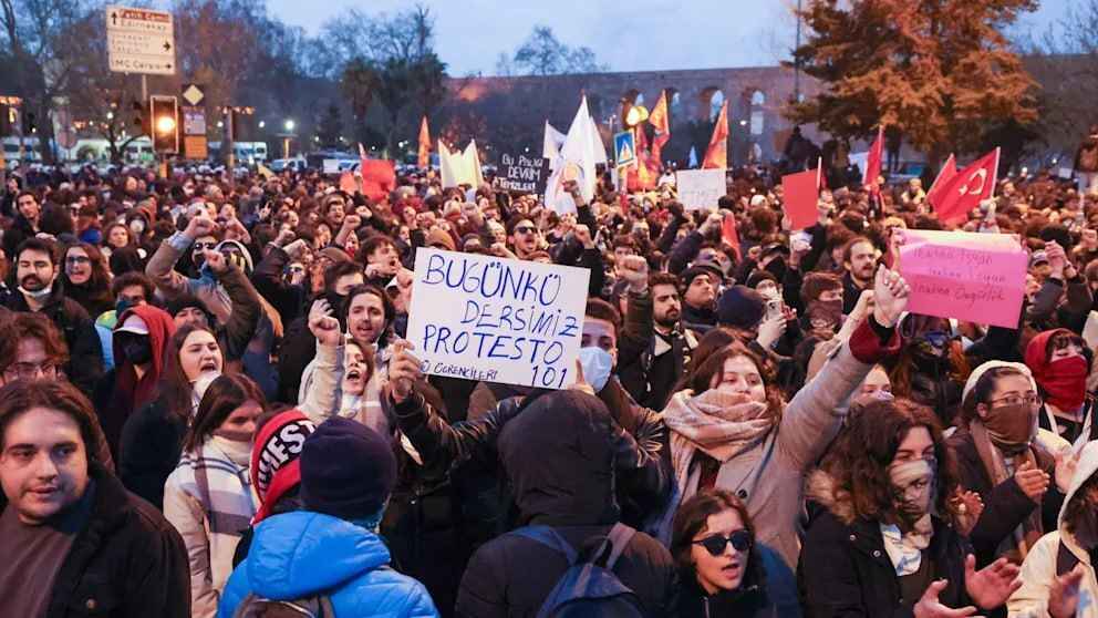 В Турции разгорелись крупнейшие за 10 лет протесты. Что известно?